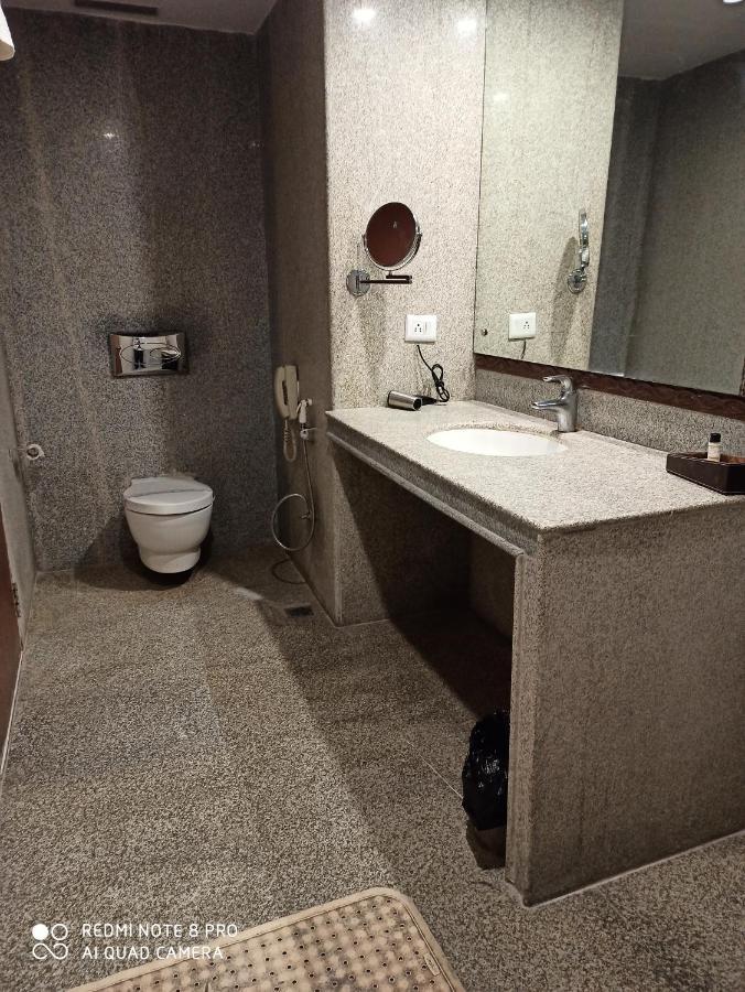 Hotel Patliputra Exotica Patna  Kültér fotó