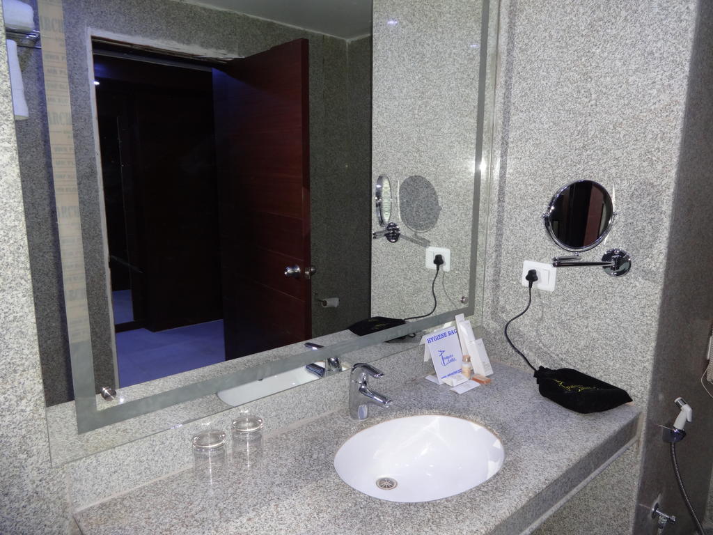 Hotel Patliputra Exotica Patna  Kültér fotó